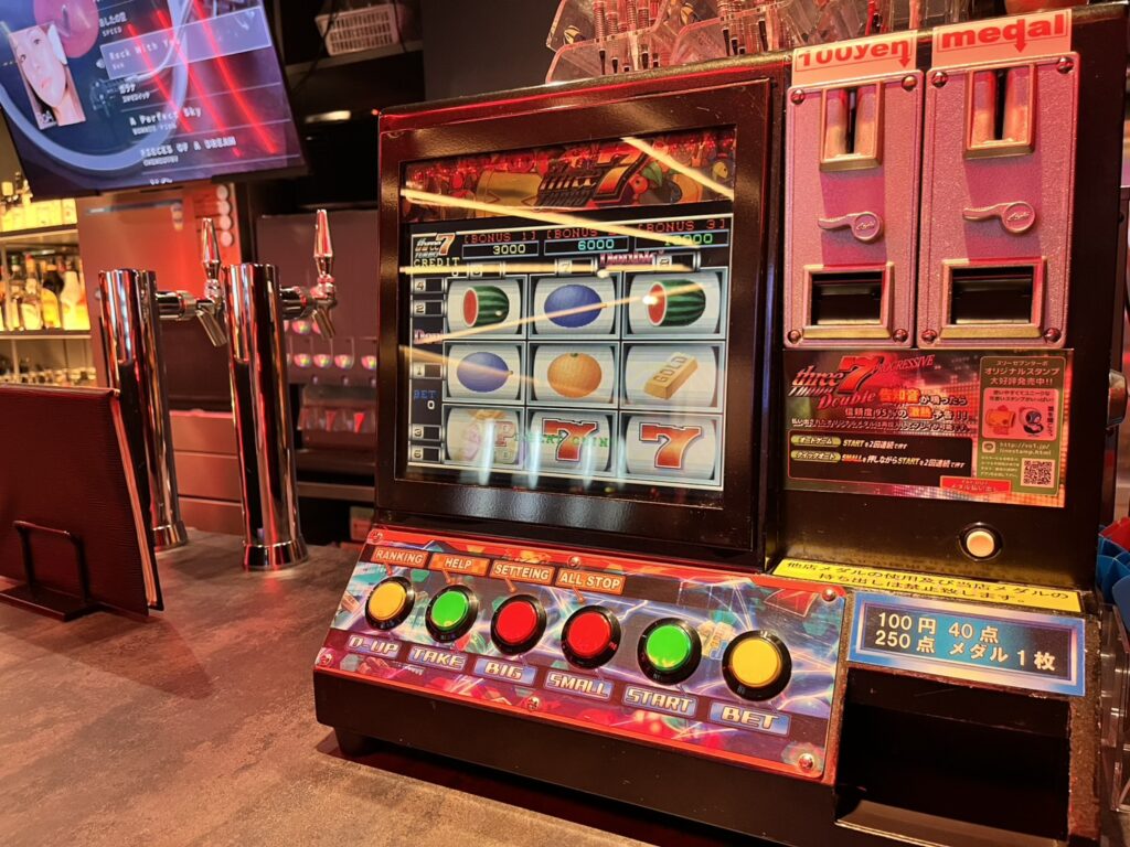 今流行の？スロットマシーン？ルイードタバーンに設置？